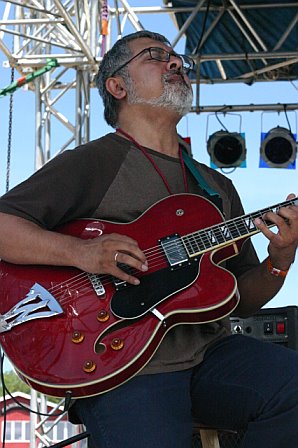 Garaj Mahal - Fareed Haque at 10K Lakes 2006