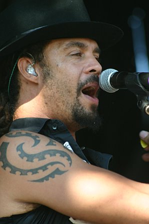 Michael Franti Sings with Spearhead