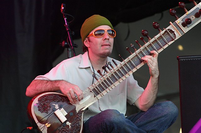 Rob Myers with Thievery Corporation